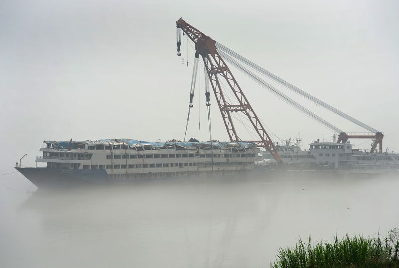© Reuters. The Eastern Star cruise ship is covered in fog as it is being towed to a safer area, after it capsized in the Jianli section of the Yangtze River