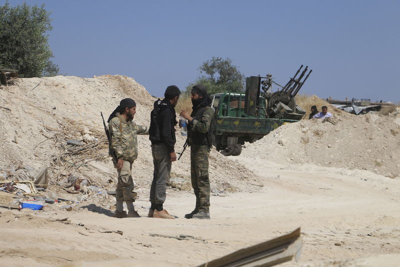 © Reuters. مقاتلون سوريون يسيطرون على قاعدة جوية في جنوب البلاد