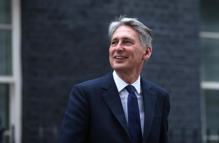 © Reuters. Philip Hammond leaves 10 Downing Street as Britain's Prime Minister David Cameron begins to appoint his cabinet after securing a majority goverment, in central London