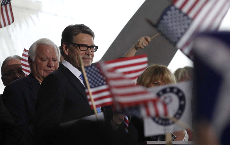 © Reuters. Republican presidential candidate Perry formally announces candidacy for president in Addison, Texas