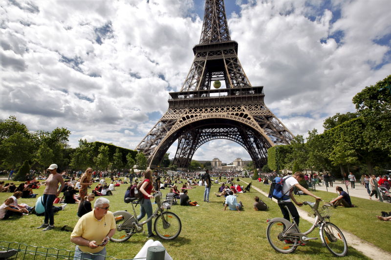 © Reuters. Francia busca atraer a más turistas y mejorar la hospitalidad con un nuevo fondo