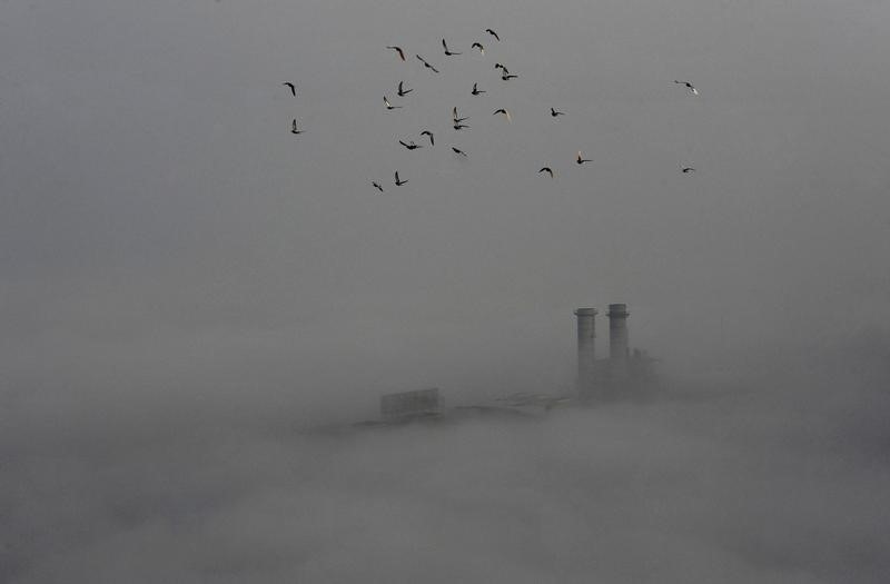 © Reuters. Poluição em Wuhan, na província de Hubei, em fevereiro