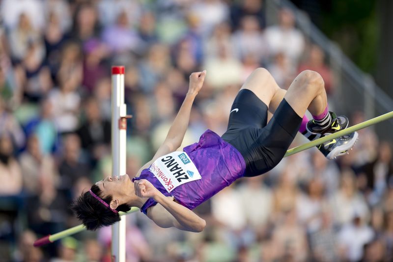 © Reuters. Guowei Zhang of China competes in the High Jump at the Diamond League athletics competition at the Bislett Stadium in Oslo