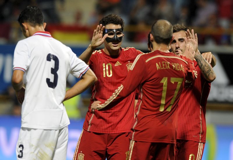 © Reuters. España vence 2-1 a Costa Rica en un amistoso con gol de Fábregas