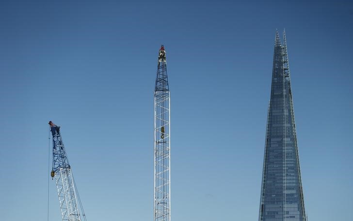 © Reuters. Construction cranes are seen near The Shard in London