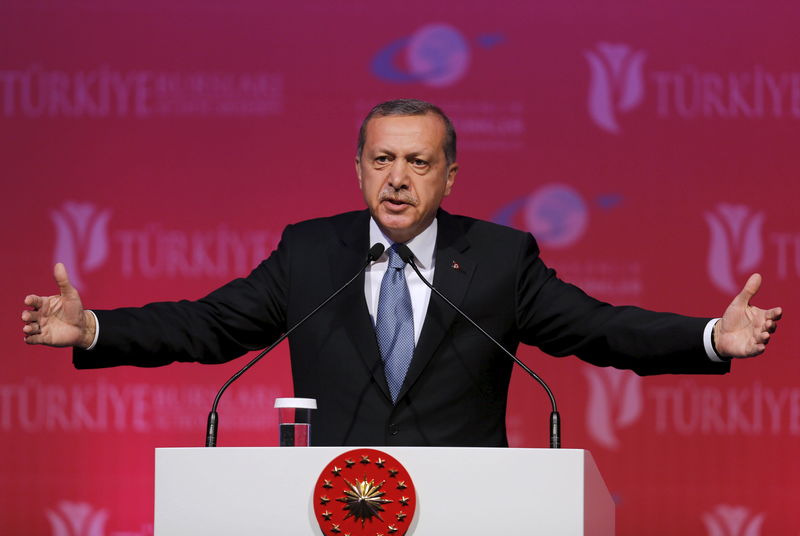 © Reuters. Turkey's President Erdogan makes a speech during a graduation ceremony in Ankara, Turkey