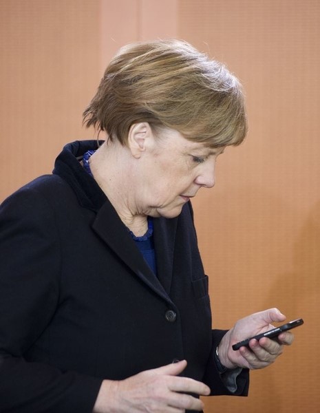 © Reuters. ألمانيا تغلق تحقيقا في تنصت أمريكا على هاتف ميركل