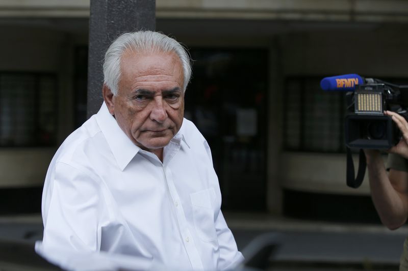 © Reuters. La justicia francesa absuelve a Strauss-Kahn de cargos por acoso sexual
