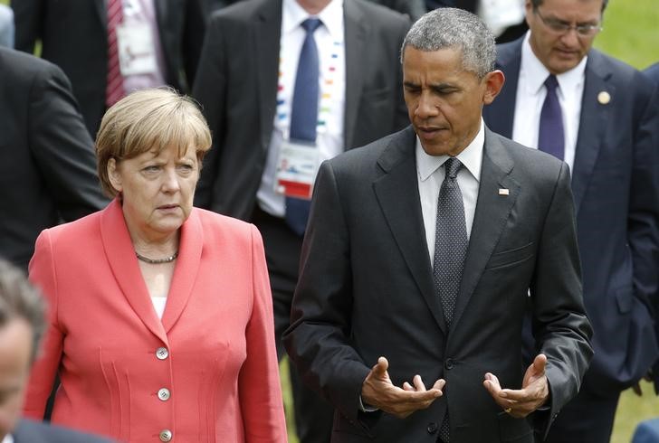 © Reuters. Chanceler alemã, Angela Merkel, e presidente dos EUA, Barack Obama, em cúpula do G7 na Alemanha