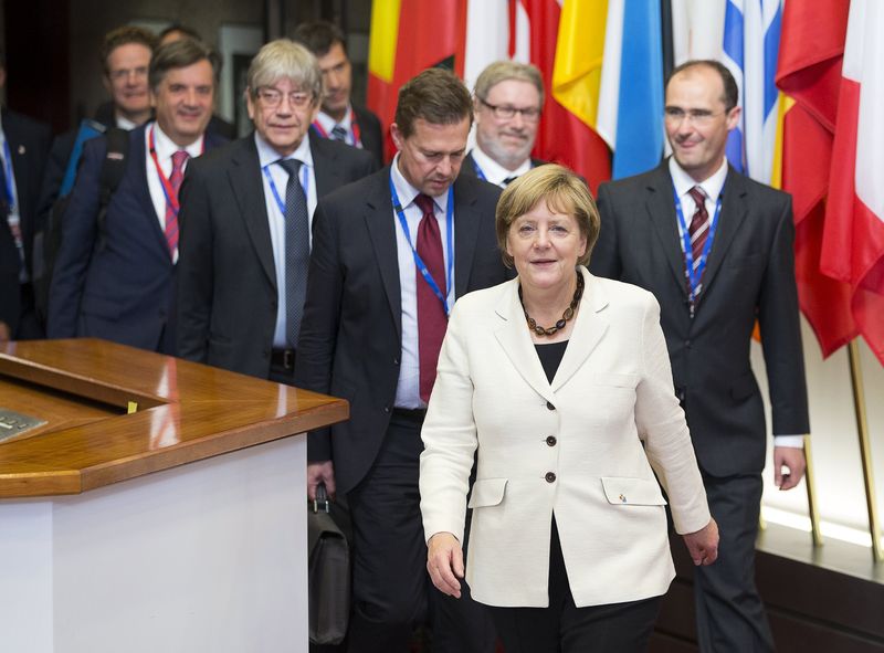 © Reuters. Merkel urge a Grecia y a acreedores a seguir intentando llegar a un acuerdo