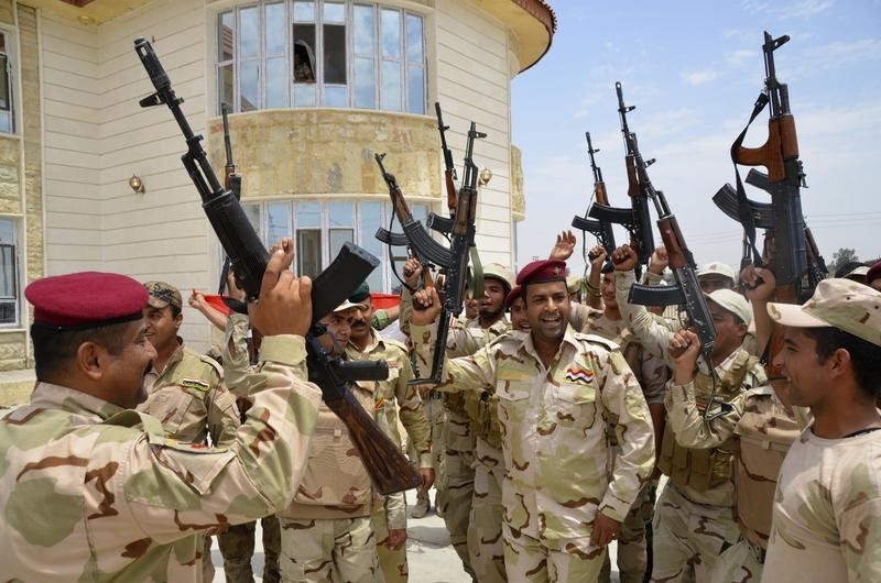 © Reuters. القوات الأمريكية بقاعدة التقدم ستساعد العراقيين في التخطيط لمعركة الرمادي