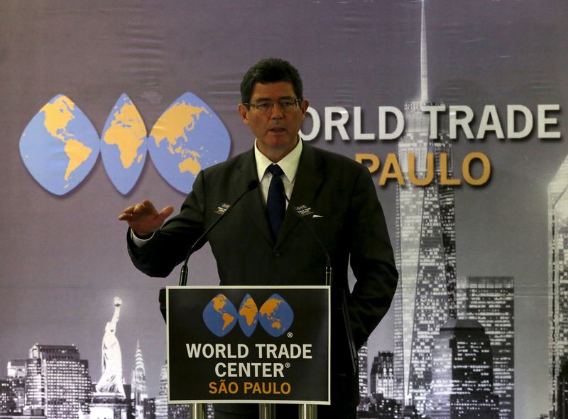 © Reuters. Ministro da Fazenda, Joaquim Levy, durante almoço com empresários em São Paulo