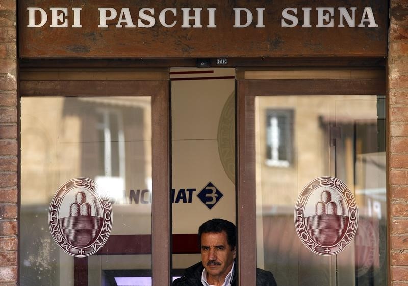 © Reuters. A man leaves the withdrawal area of the Monte dei Paschi bank in Siena