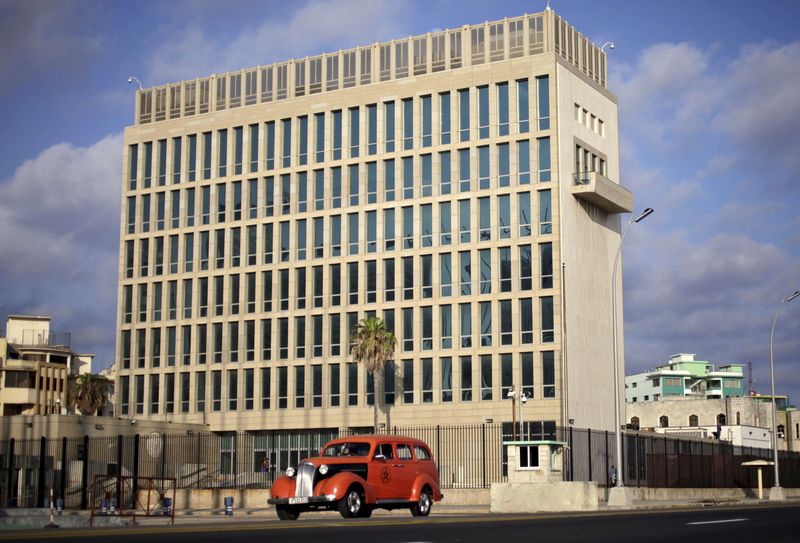 © Reuters. EEUU espera anunciar a comienzos de julio reapertura de embajadas con Cuba