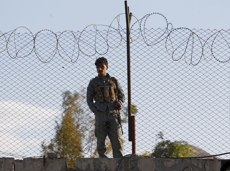 © Reuters. Ataque talibán a puesto policial en Afganistán mata a 17 personas