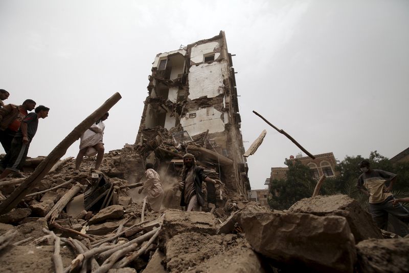 © Reuters. Nueve muertos en ataque a zona habitada por familiares del ex presidente de Yemen