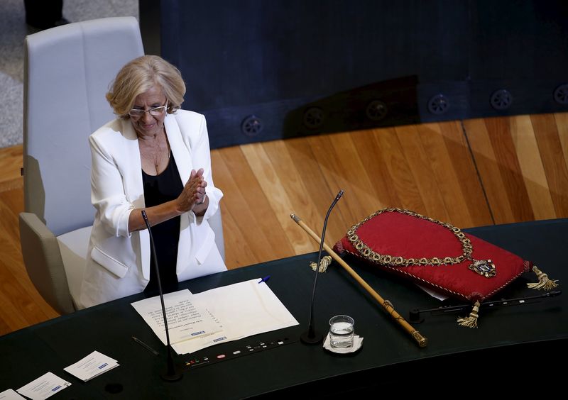 © Reuters. Las alcaldías de Madrid y Barcelona, símbolo del cambio político en España