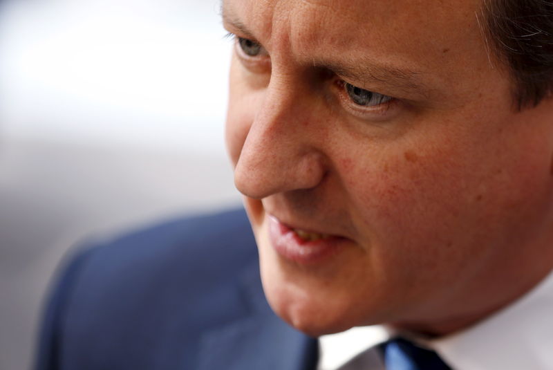 © Reuters. Imagen de archivo del primer ministro británico, David Cameron, durante una cumbre esta semana en Bruselas