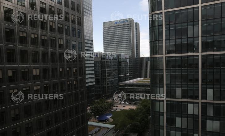 © Reuters. Imagen de archivo del centro financiero de Londres. REUTERS/Suzanne Plunkett
