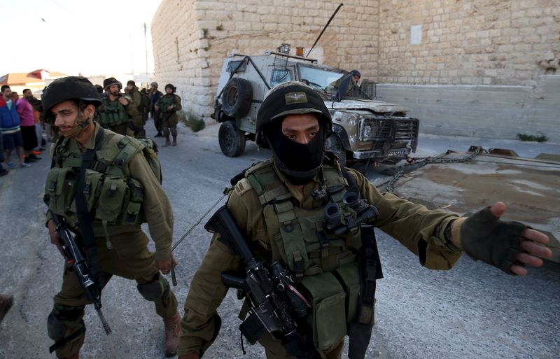 © Reuters. Un jeep del ejército israelí mata a un palestino en Cisjordania