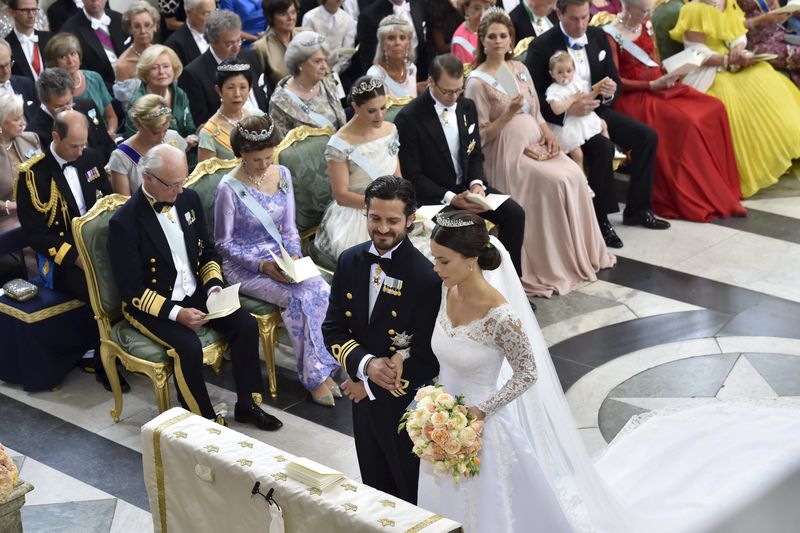 © Reuters. LE PRINCE CARL PHILIP DE SUÈDE ÉPOUSE UNE EX-STAR DE LA TÉLÉRÉALITÉ