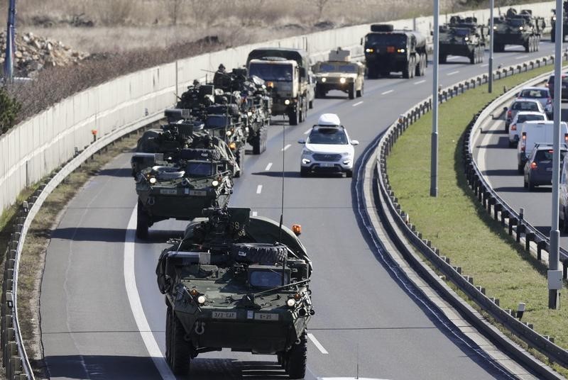 © Reuters. مسؤول:أمريكا تخطط لتخزين أسلحة ثقيلة في دول البلطيق وشرق أوروبا