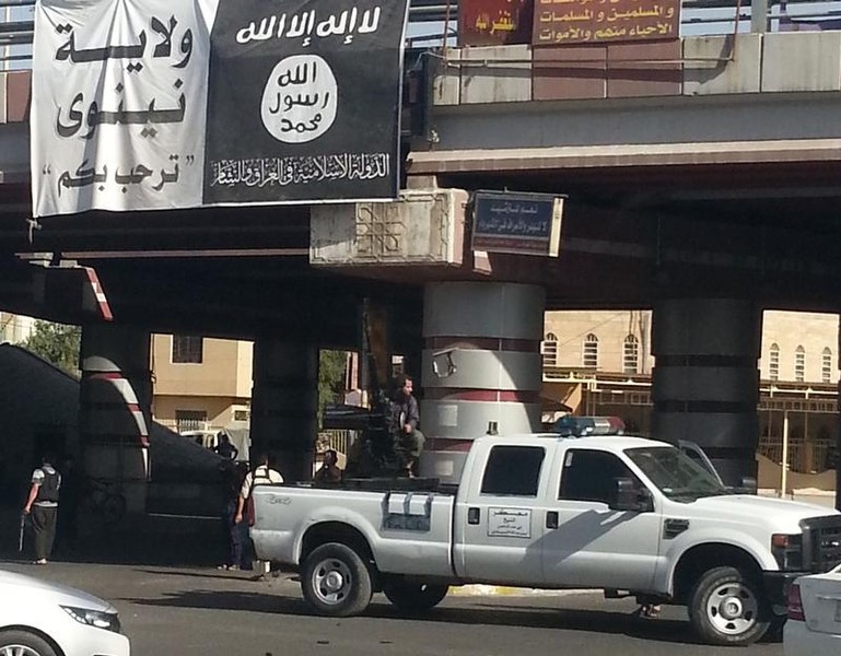 © Reuters. تنظيم الدولة الإسلامية يتجه للدعاية على شاشات عرض عملاقة بالعراق