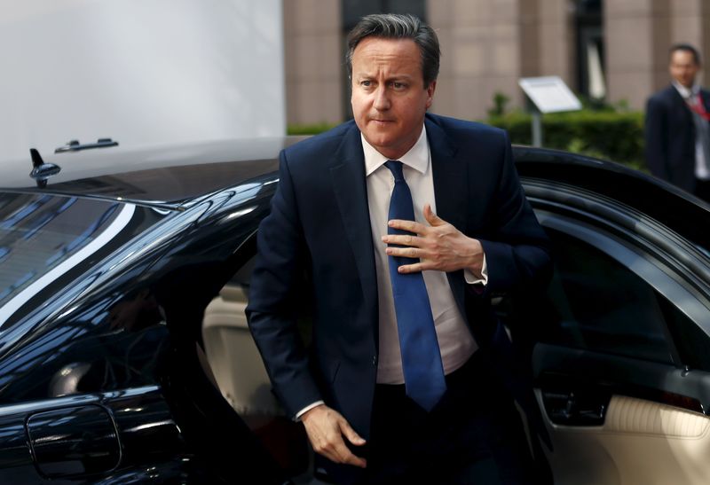 © Reuters. Britain's PM Cameron arrives to attend an EU-CELAC Latin America summit in Brussels