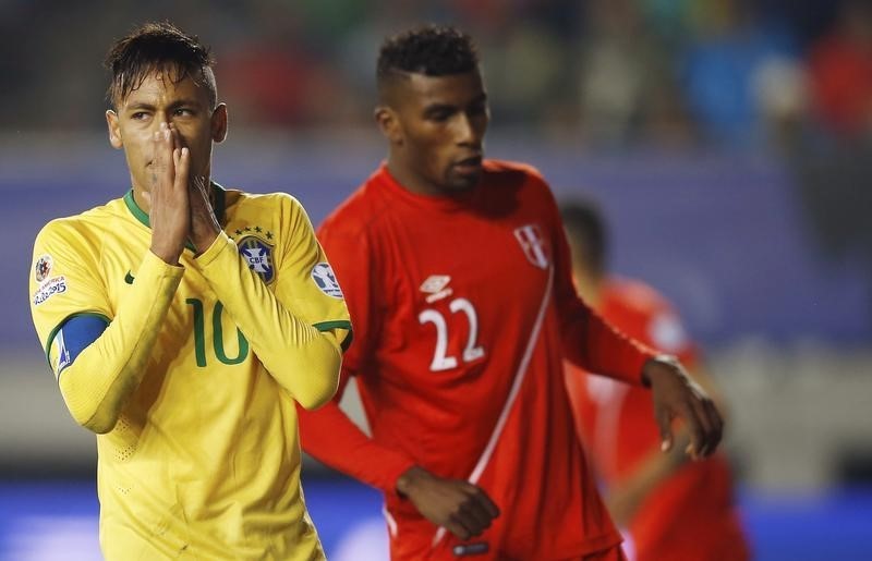 © Reuters. البرازيل تواصل انتصاراتها بعد هدف متأخر ضد بيرو