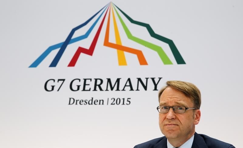 © Reuters. German Bundesbank President Weidmann addresses a news conference at the G7 finance ministers and central bankers meeting in Dresden