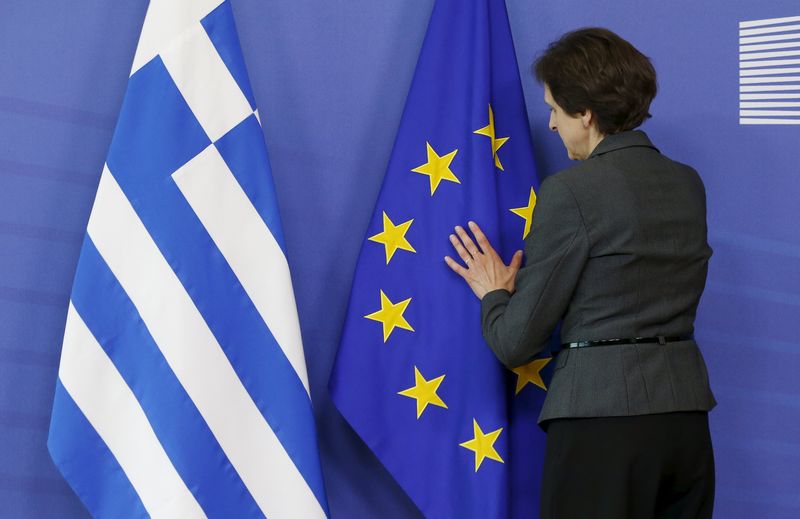 © Reuters. El Ibex abre en rojo por pesimismo sobre Grecia, sube la prima de riesgo