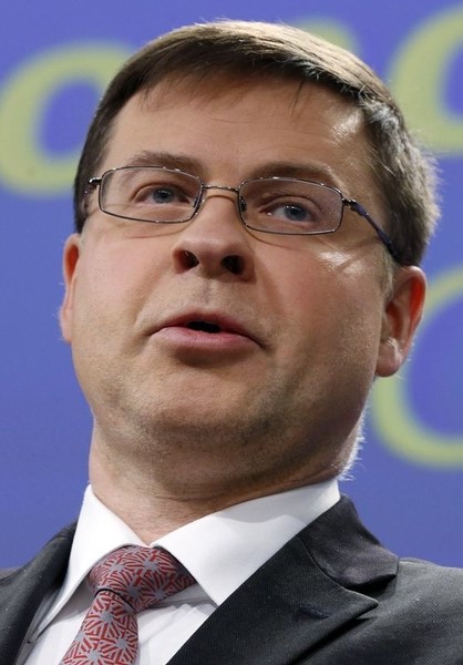 © Reuters. Dombrovskis: la eurozona debe prepararse para cualquier cosa con Grecia