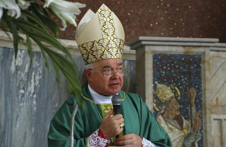 © Reuters. Vaticano ordena a exarzobispo comparecer en juicio por abuso sexual