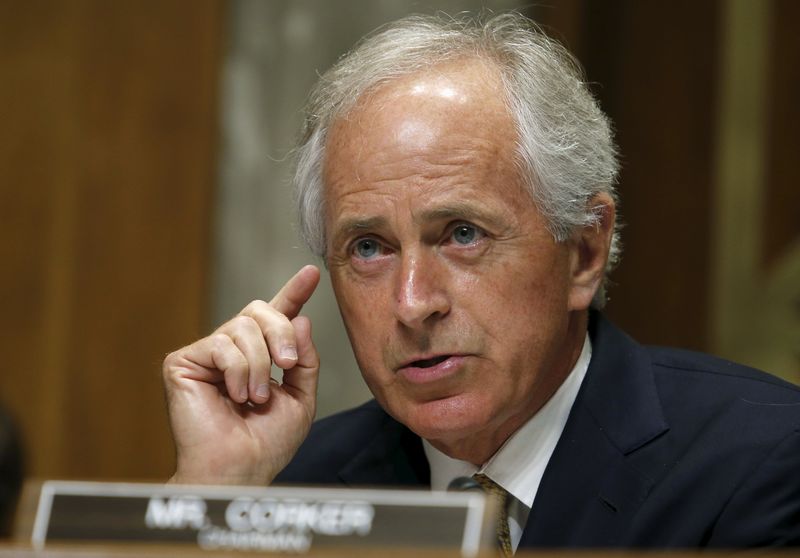© Reuters. U.S. Senator Corker, Chairman of the Senate Foreign Relations Committee, questions Assistant Secretary of State Jacobson during a hearing on on U.S.-Cuba relations on Capitol Hill in Washington