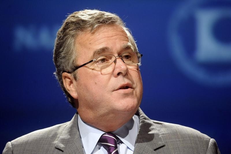 © Reuters. جيب بوش يعلن خوض السباق الجمهوري للترشح بانتخابات الرئاسة