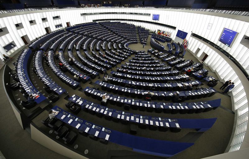 © Reuters. LE FN DISPOSE DUN GROUPE AU PARLEMENT EUROPÉEN