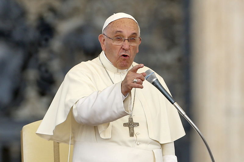 © Reuters. Papa Francisco discursa durante audiência na Praça São Pedro, no Vaticano