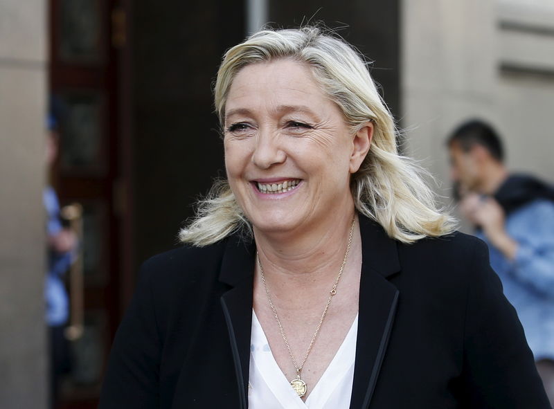 © Reuters. الجبهة القومية الفرنسية تقول إنها شكلت رابطة في البرلمان الأوروبي
