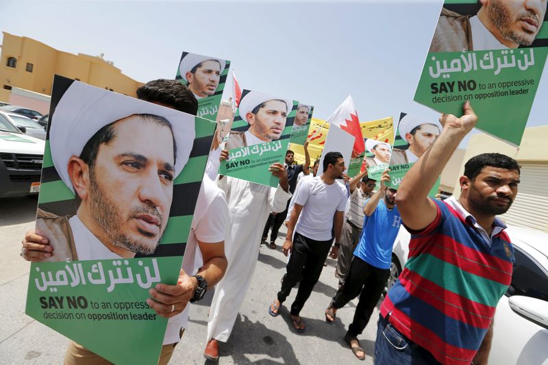 © Reuters. جمعية الوفاق البحرينية: السجن 4 سنوات لزعيم المعارضة علي سلمان