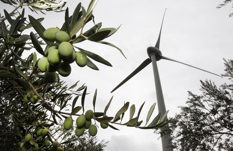 © Reuters. UE cumpliría meta de energía verde pese a rezagadas Reino Unido y Holanda