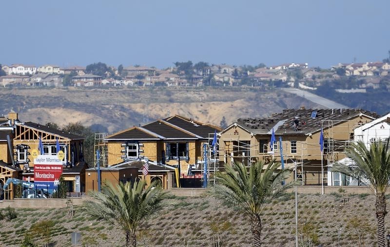 © Reuters. A residential housing project is shown under construction in Carlsbad, California 