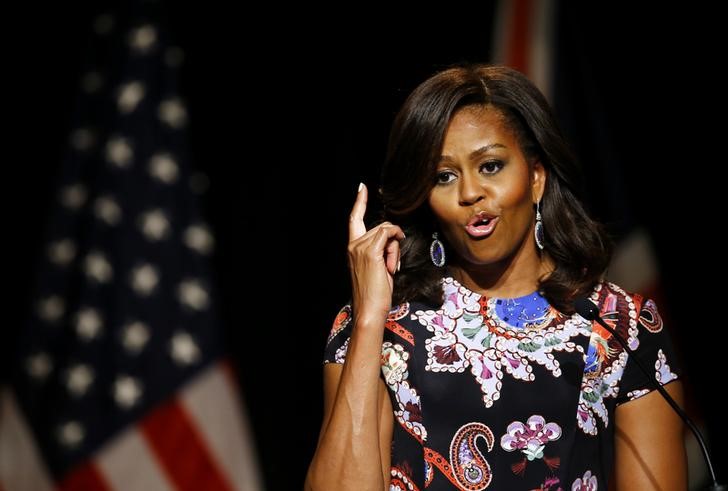 © Reuters. Primeira-dama dos EUA, Michelle Obama, durante evento em escola em Londres