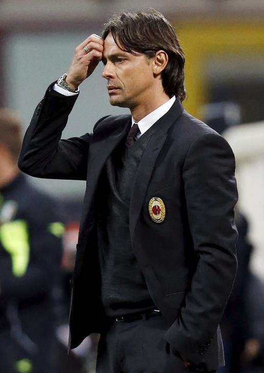 © Reuters. AC Milan despide al entrenador Inzaghi y ficha a Mihajlovic