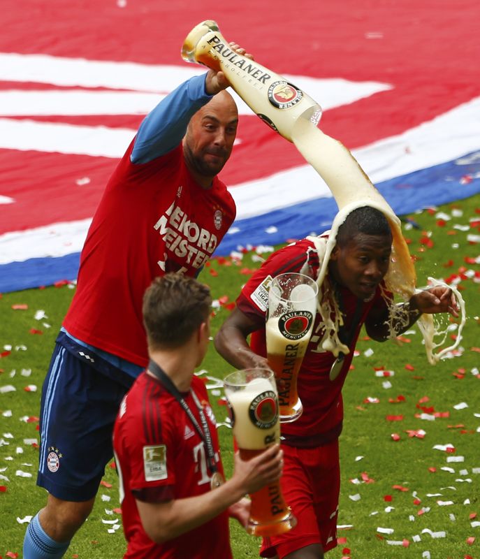 © Reuters. Pepe Reina podría marcharse del Bayern tras la llegada de Ulreich