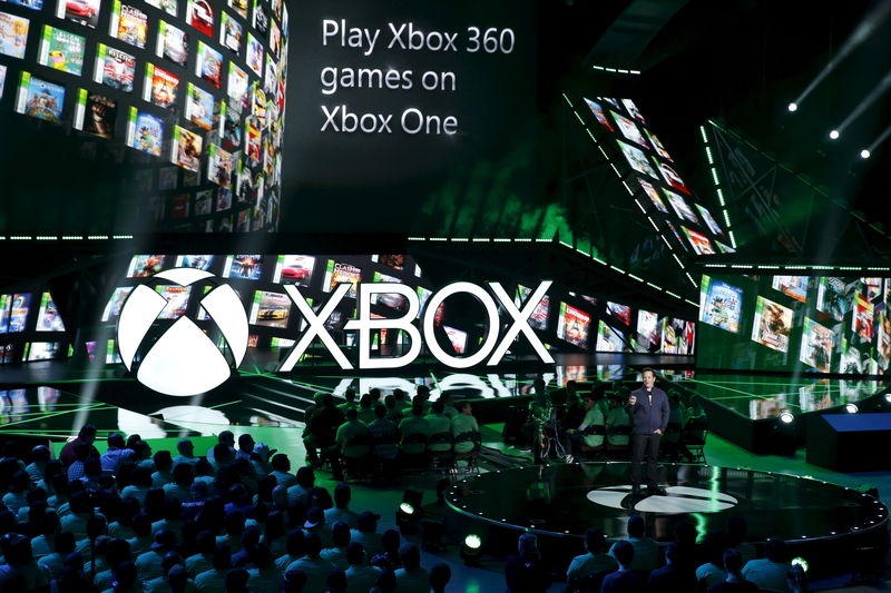 © Reuters. Xbox y PlayStation presentan nuevos videojuegos antes de la conferencia E3