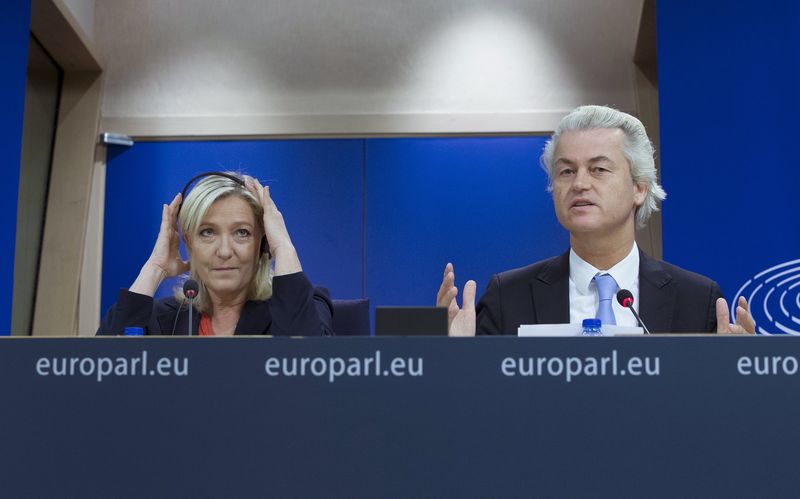 © Reuters. France's National Front political party head Le Pen and Netherlands' far-right PVV leader Wilders  hold a joint news conference at the European Parliament in Brussels