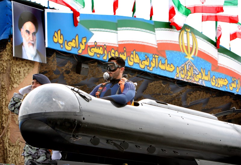 © Reuters. Irán entierra a 175 buzos muertos en la guerra contra Irak en los años 80