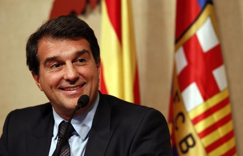 © Reuters. Former FC Barcelona's president Laporta takes part in a news conference in Barcelona