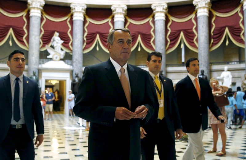 © Reuters. Speaker of the House John Boehner walks to the House Chamber where members of congress were voting on a package of trade bills in the U.S. Capitol in Washington