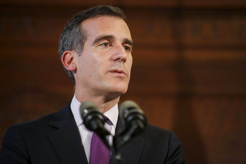 © Reuters. Los Angeles Mayor Garcetti speaks during a news conference after meeting with the family of Ezell Ford in Los Angeles